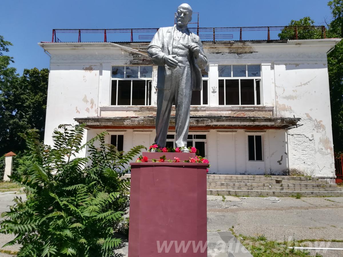 Памятник прошлому и настоящему Армавир