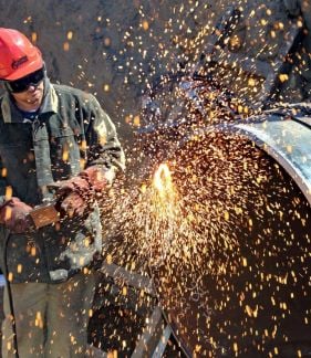 Сварщик с опытом работы газорезчика (Вахта)  - купить на сайте объявлений Краснодар онлайн