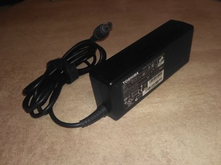 Оригинальное З/У Toshiba 19V 3.95A  - купить на сайте объявлений Армавир онлайн
