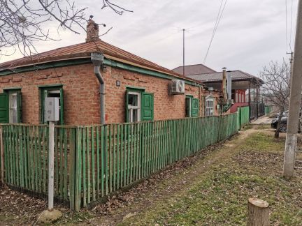 Дом 40 м кв. на участке 3.5 сот.  Армавир