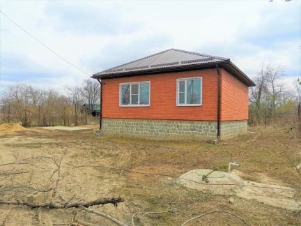 Дом 70 м кв. на участке 6.2 сот.  Армавир