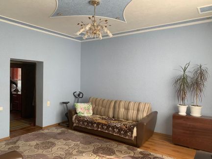 Продам 3х-комнатную квартиру, 73.6 м кв., 1/2 эт.  Армавир