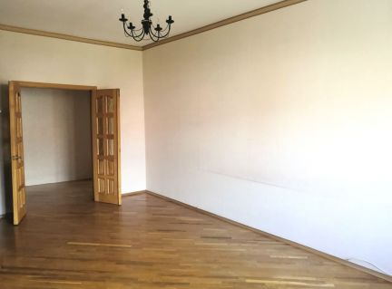Продам 3х-комнатную квартиру, 85 м кв., 3/5 эт.  Армавир