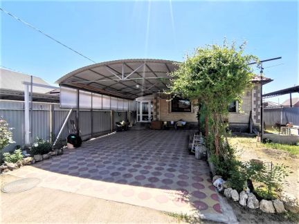 Дом 91 м кв. на участке 3.3 сот.  Армавир
