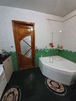 Дом 260 м кв. на участке 4 сот.  Армавир