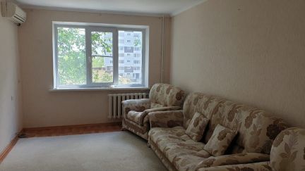 Продаю 2х комнатную квартиру, 52 м кв., 4/9 эт.  Армавир