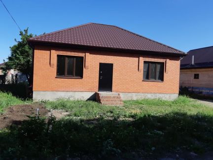 Дом 84 м кв. на участке 5 сот.  Армавир