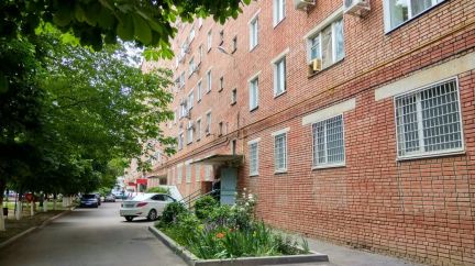 Продам 3х-комнатную квартиру, 65 м кв., 2/5 эт.  Армавир