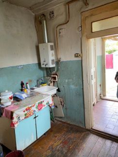 Продаю 2х комнатную квартиру, 40 м кв., 1/1 эт.  Армавир