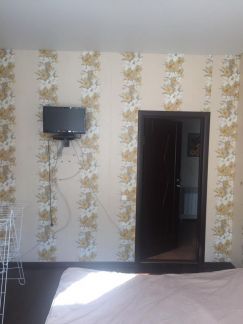 Продаю 2х комнатную квартиру, 68 м кв., 2/4 эт.  Армавир