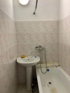 Продается 1-комнатная квартира, 44 м кв., 4/9 эт.  Армавир