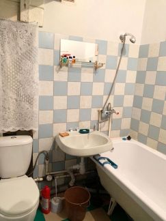 Продаю 2х комнатную квартиру, 45 м кв., 3/5 эт.  Армавир